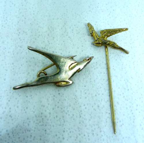 Set of two, SAA Pins
