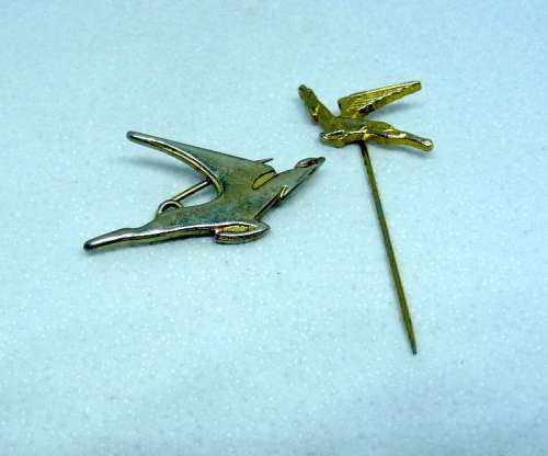 Set of two, SAA Pins