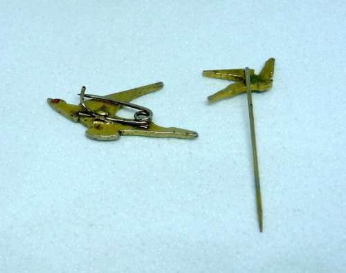 Set of two, SAA Pins