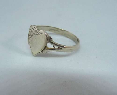 Vintage Initial Silver Heart Signet Ring  Size M, 16.51mm diameter 1.2g