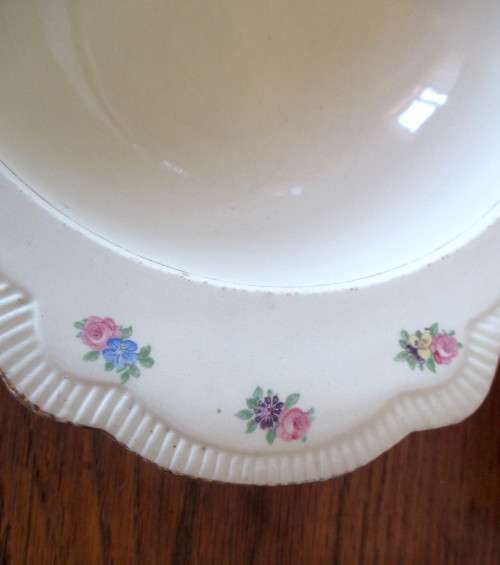 Vintage Clarice Cliff Serving Bowl. No Chips no Cracks. 27 x 7 x 22cm.