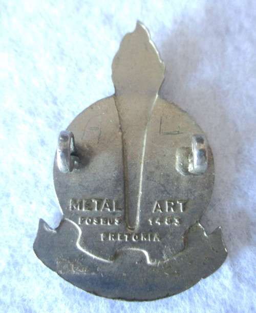 SA Voortrekker -Hou Koers- White Metal and Enamel Beret Badge