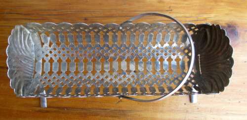 Vintage Silver Plated Cracker Basket / Cookie Tray. 21 cm long.