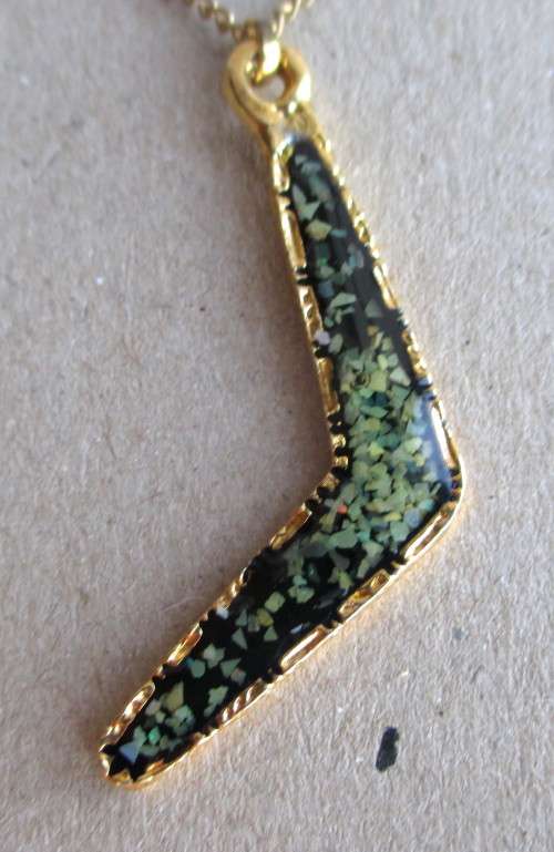 Vintage Gold Colored Chain with Boomerang Pendant. As per Photo. 44cm chain.