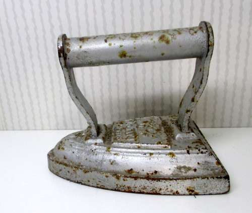 VINTAGE ANTIQUE Salter Sad Iron / Flat Iron Silvesters Patent No 5 2.1Kg IRON