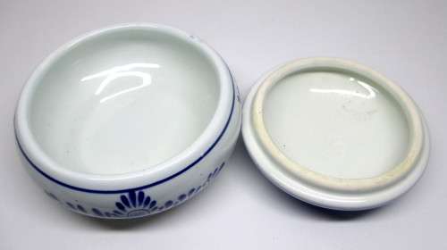 Delft Blue Hand Painted Miniature Porcelain Trinket Box with lid. Spotless.  90mm dia.