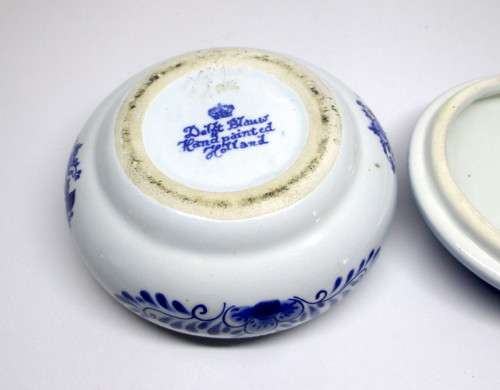 Delft Blue Hand Painted Miniature Porcelain Trinket Box with lid. Spotless.  90mm dia.