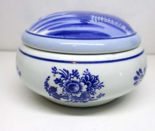 Delft Blue Hand Painted Miniature Porcelain Trinket Box with lid. Spotless.  90mm dia.