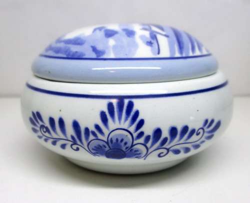 Delft Blue Hand Painted Miniature Porcelain Trinket Box with lid. Spotless.  90mm dia.
