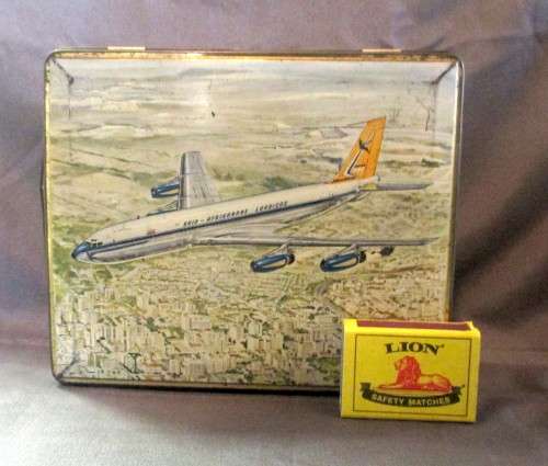 RARE Collectable Vintage 707-320 South African Airways Plane on a biscuit tin. Size: 180 x 145 x42mm