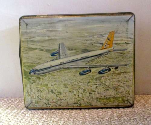 RARE Collectable Vintage 707-320 South African Airways Plane on a biscuit tin. Size: 180 x 145 x42mm