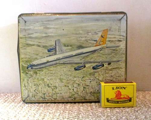 RARE Collectable Vintage 707-320 South African Airways Plane on a biscuit tin. Size: 180 x 145 x42mm