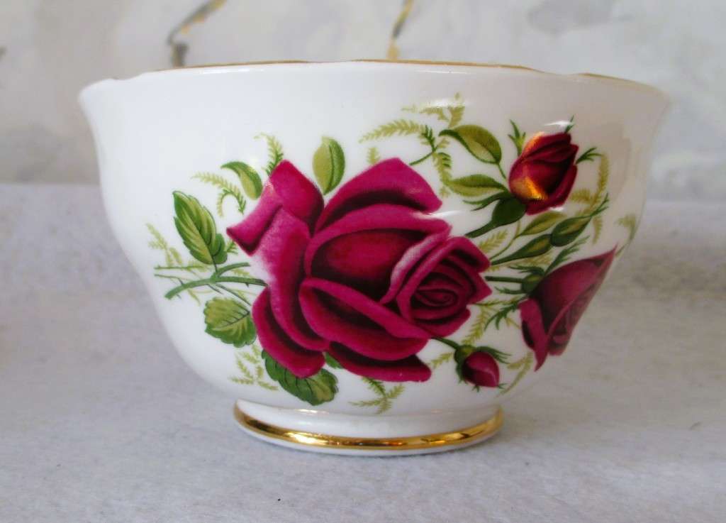 Red Colclough Bone China Roses Sugar Bowl. Spotless.