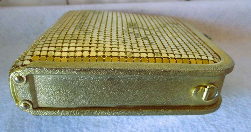 Lovely gold-tone mesh boxed evening bag/purse/clutch. 17x17x5cm. No sling.
