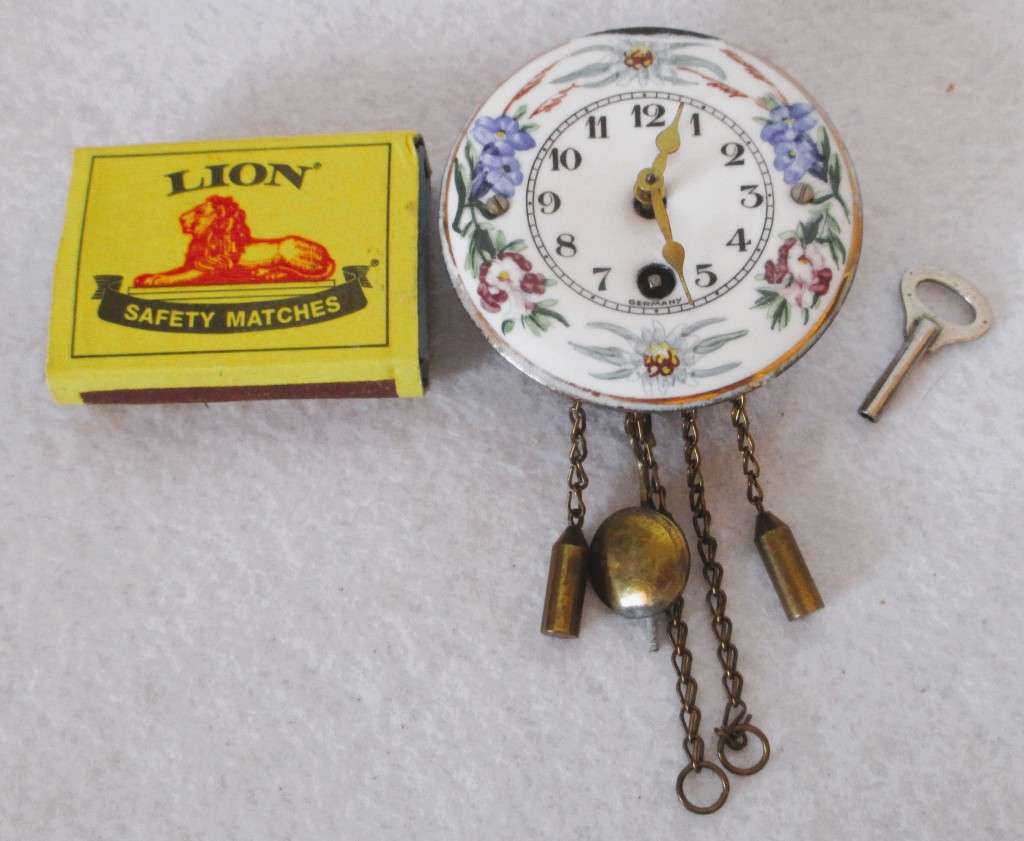 Vintage Wintermantel Germany Mini Porcelain Enamel Face Wall Clock with Key. Overwound. Photo scale.