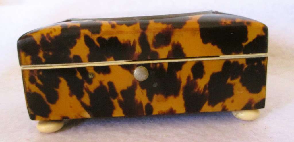 Antique 18th Century Turtle Shell Jewelry Box w Painted European Scene. Top loose. 95x62x35mm.