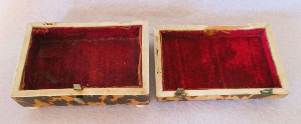 Antique 18th Century Turtle Shell Jewelry Box w Painted European Scene. Top loose. 95x62x35mm.