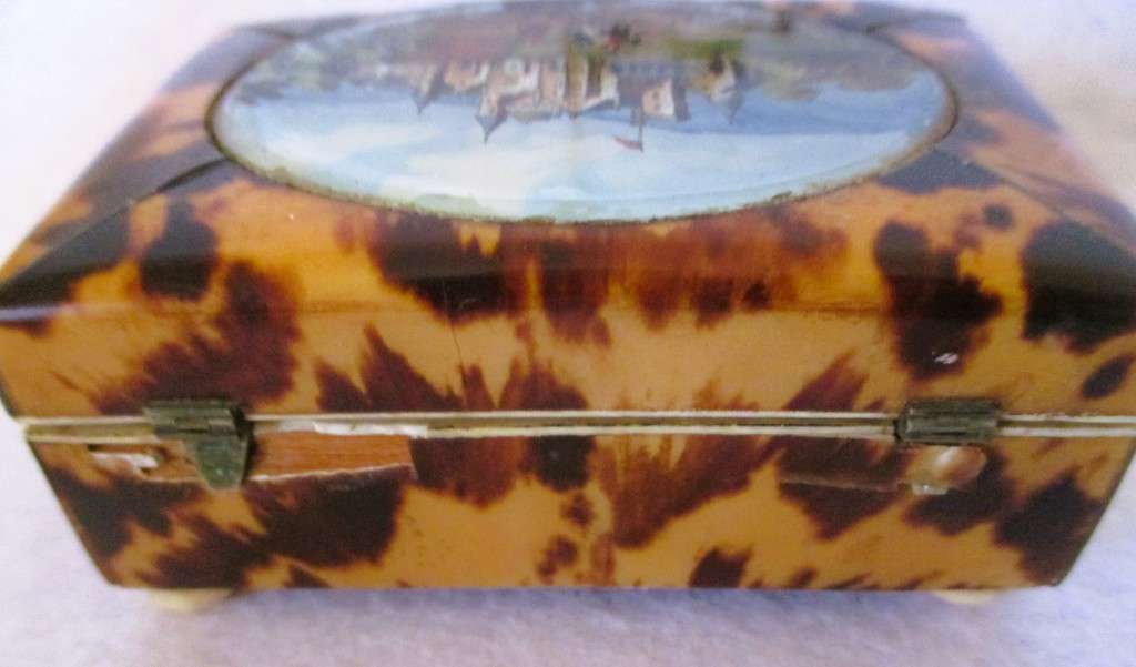 Antique 18th Century Turtle Shell Jewelry Box w Painted European Scene. Top loose. 95x62x35mm.