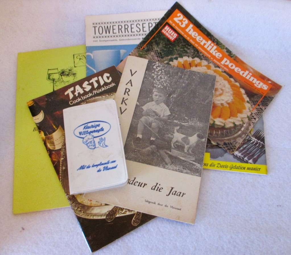 7 Vintage Resepte bookies meestal in Afrikaans. Vleisraad resepte dagboek vir 1959/60.