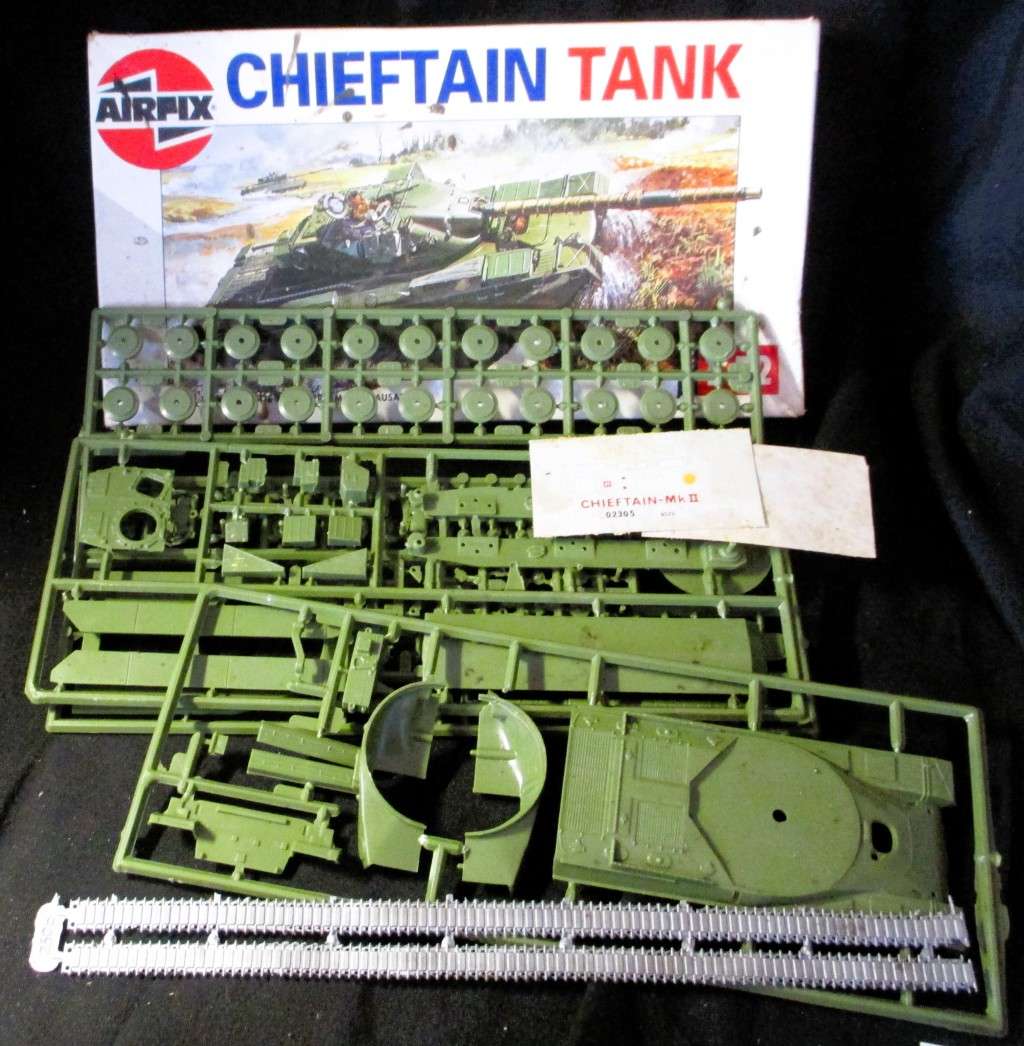 Vintage L44 Airfix Model Kit 02305 - Chieftain Tank 1:72 Model Kit.
