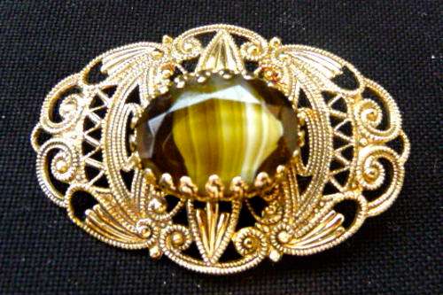 Vintage Goldtoned Brooch with Semi Precious Stone