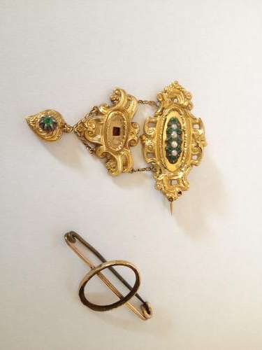 Antique ladies Brooches sold as damaged Gold- look at pictures