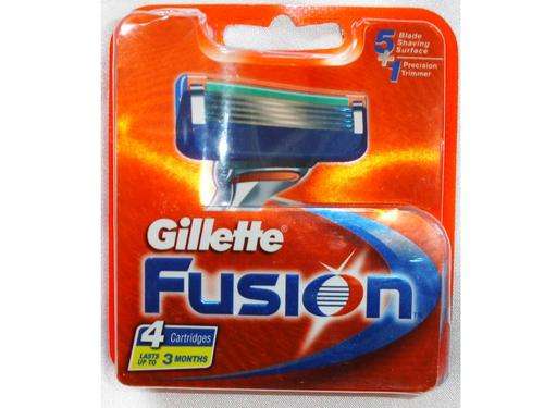 New "Gillette Fusion" 5 Blade Replacement Cartridge pack (contains 4)