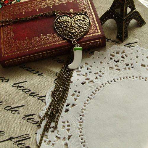 Classic Retro Style Sweater Pendant Necklace with a Tasseled Bronze Heart