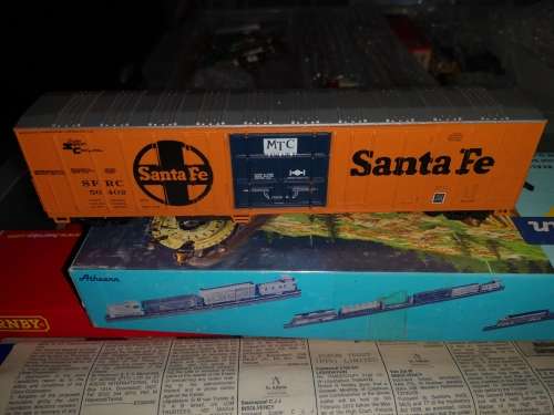 Athearn 5462 57ft Santa FE Mechanical Reefer C-10 MINT Rnsfrc 56402