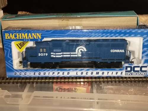 Bachmann HO Scale Train Diesel Gp40 DCC Ready Conrail 60306