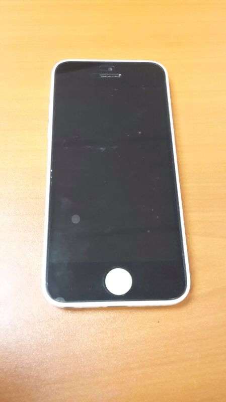 iPhone 5c 16GB white***No reserve***from R1