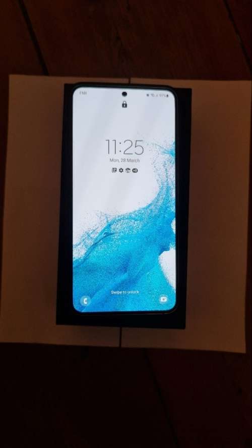 Samsung galaxy S22 New + Free Wifi device