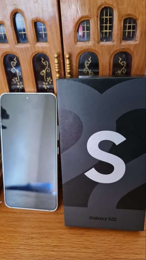 Samsung galaxy S22 New + Free Wifi device