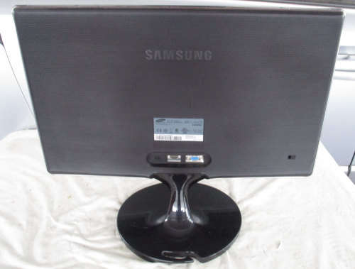 FIRESALE Samsung LCD, Model SA24C300L, 24 Inch, VGA, HDMI