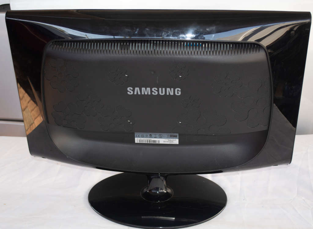 Samsung LCD Monitor, Model 2333TN, 23 Inch, VGA