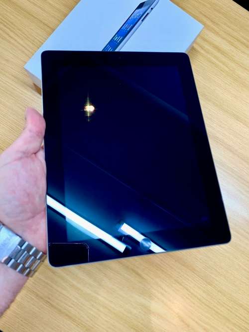 Apple iPad 4 16GB WiFi Cellular Black Boxed Liked New *No charger included*