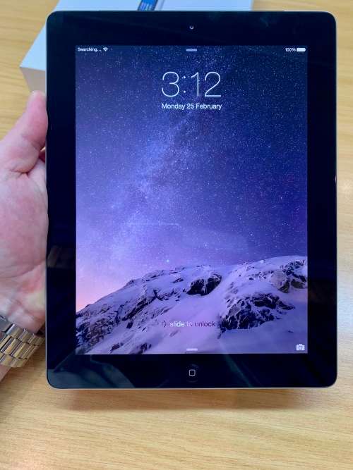 Apple iPad 4 16GB WiFi Cellular Black Boxed Liked New *No charger included*
