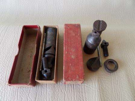 2 LITTLE GIANT SCREW JACKS