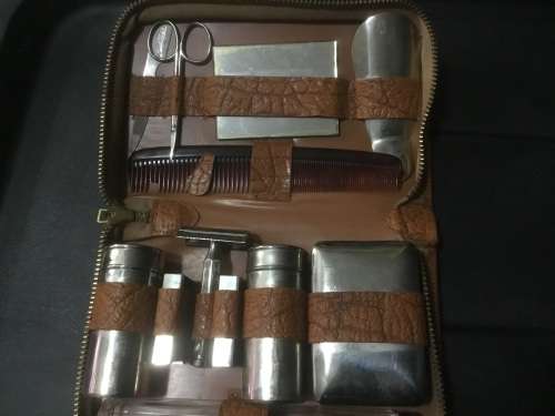Gentlemen grooming accessories kit