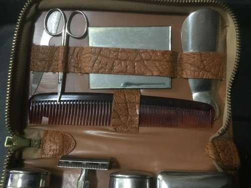 Gentlemen grooming accessories kit
