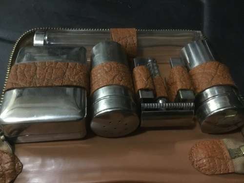 Gentlemen grooming accessories kit