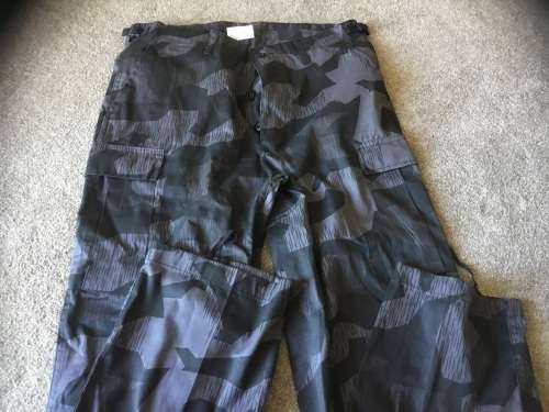 Camo mili tec trousers & t shirt size LARGE