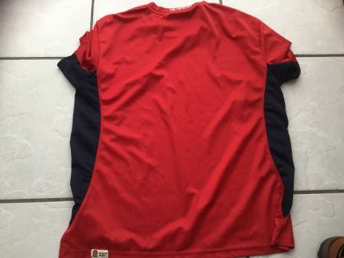 ENGLAND RUGBY TSHIRT SIZE LARGE