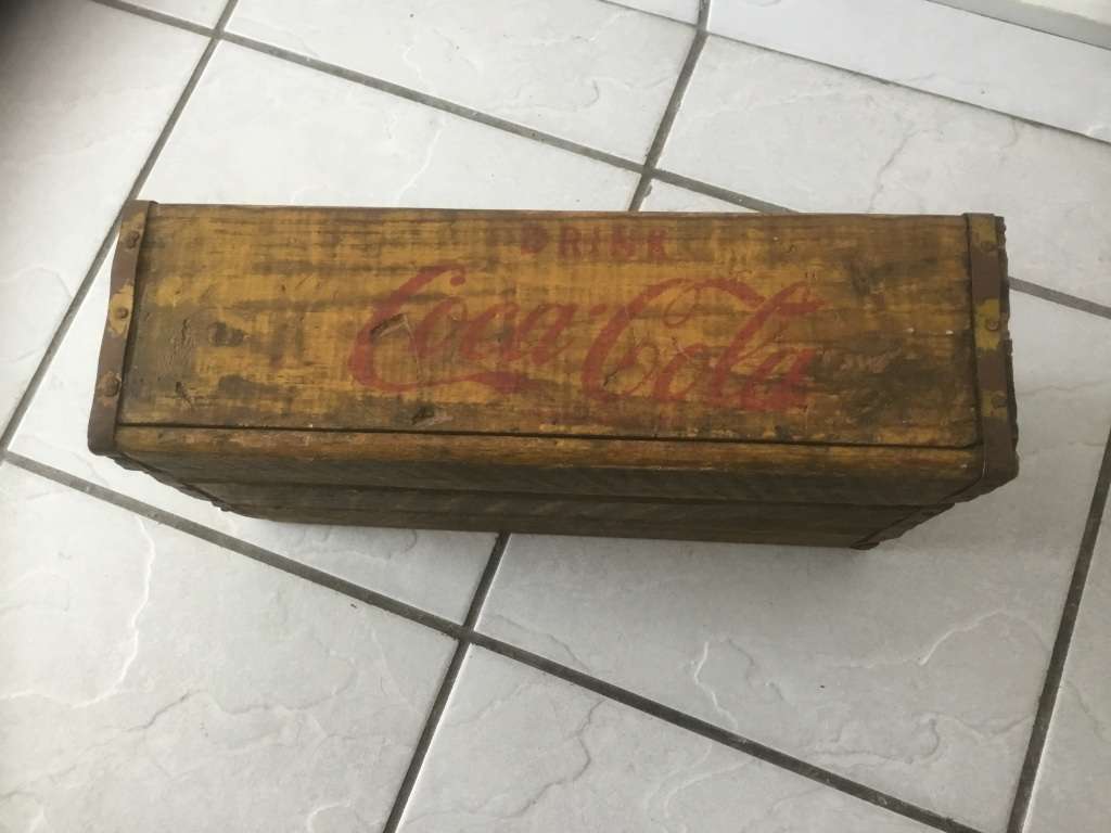 Original vintage coke Cala bottle rack