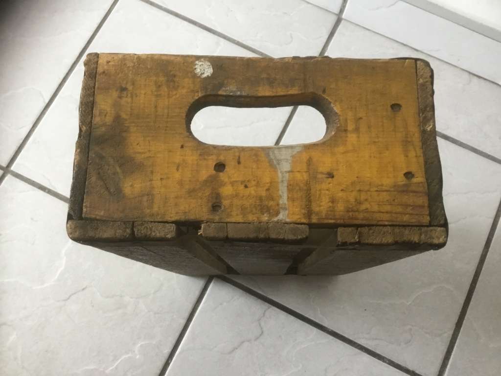 Original vintage coke Cala bottle rack