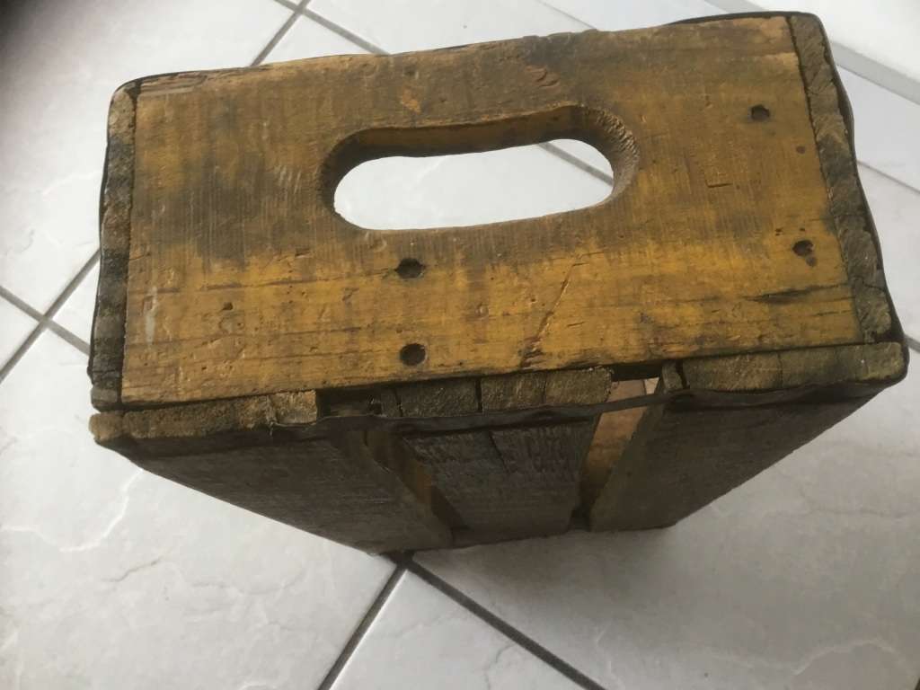 Original vintage coke Cala bottle rack