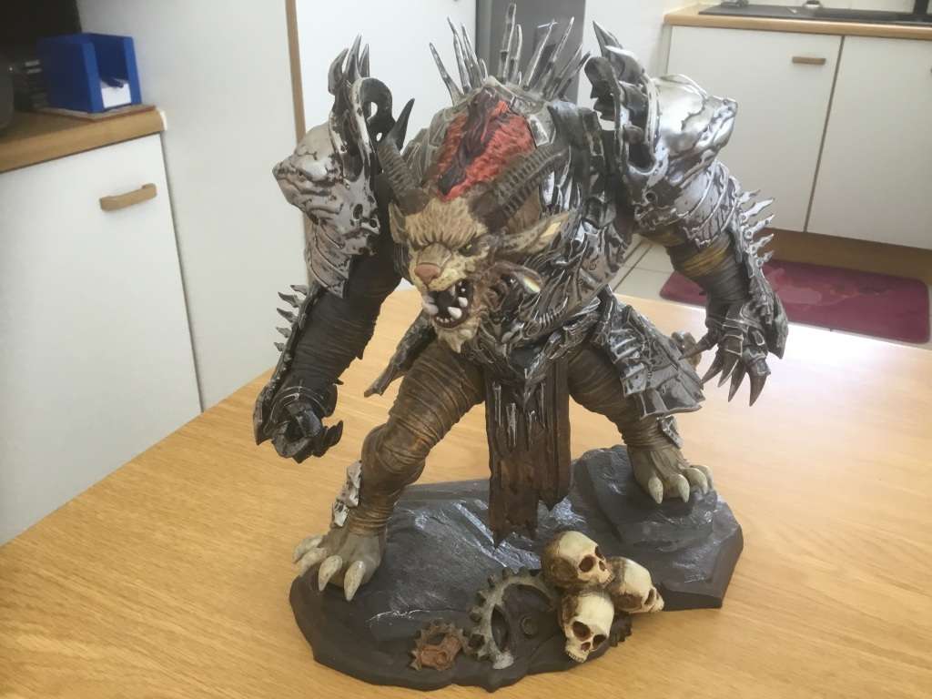 Genuine GUILDWARS Guild Wars 2 Collector`s Edition Charr Rytlock