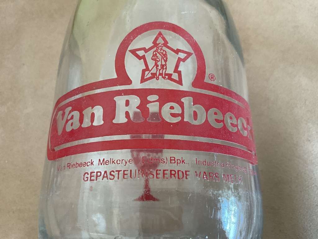 Vintage SA milk bottle van Riebeeck 1 L