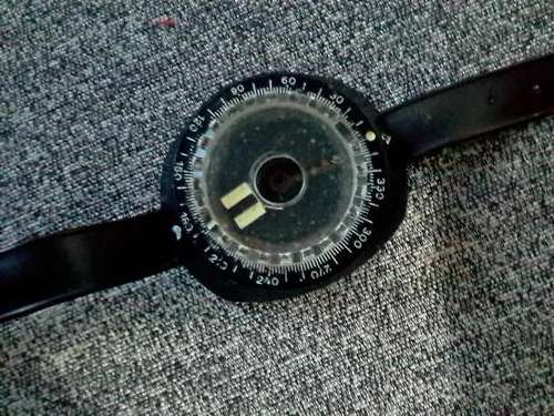 diver wrist compass