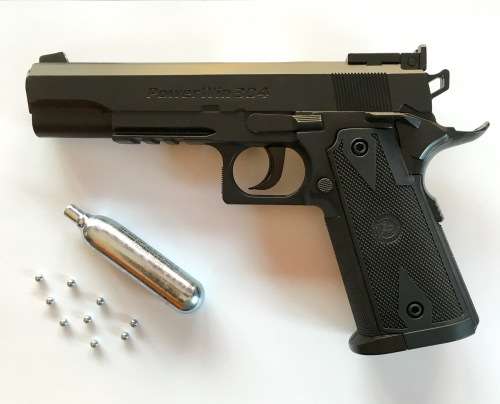 Win Gun 304 b CO2 Airsoft BB Gun, shoots 4.5 mm Steel BB'S, comes with two free Co2 and 250 BB's